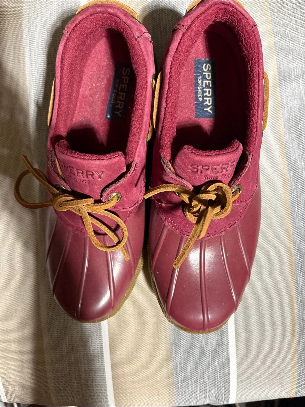 Sperry Women's Maroon Lace-Up Duck Boots with Tan Laces